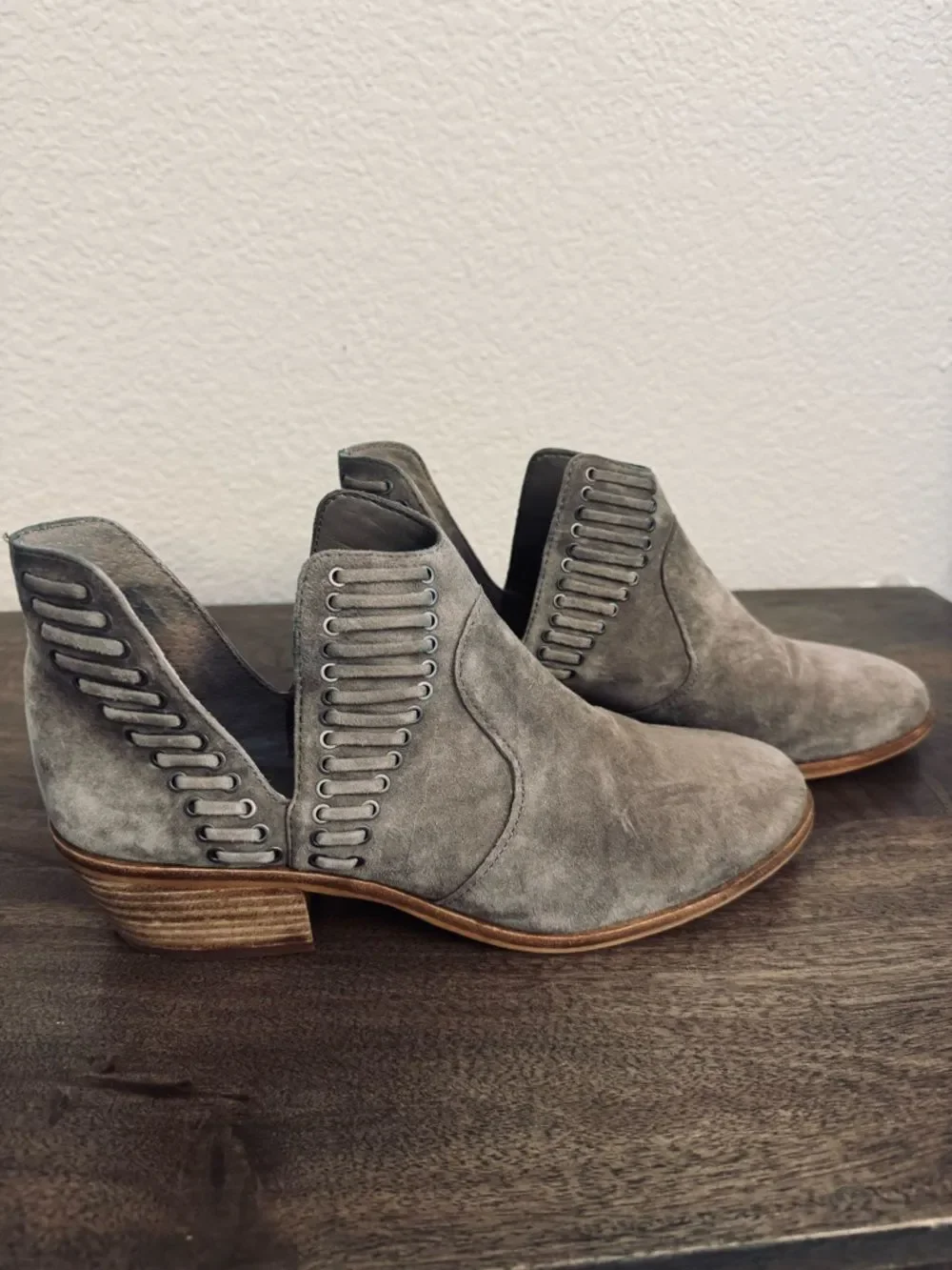Vince Camuto Gray Suede Boho Ankle Booties Boots 9.5